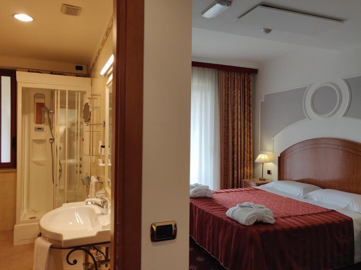 Parco Dei Principi Hotel Roccella Ionica Exteriör bild