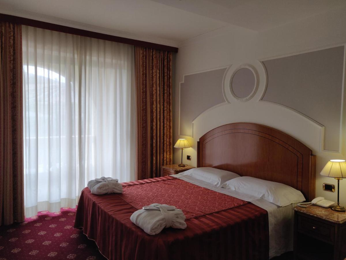 Parco Dei Principi Hotel Roccella Ionica Exteriör bild