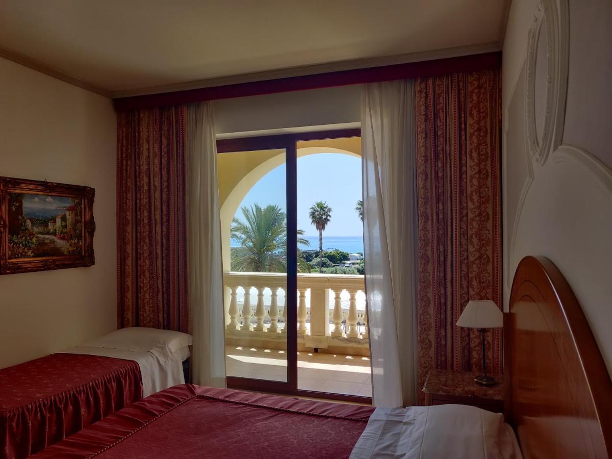 Parco Dei Principi Hotel Roccella Ionica Exteriör bild