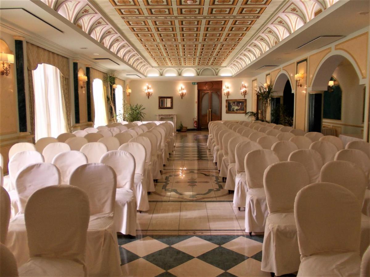 Parco Dei Principi Hotel Roccella Ionica Exteriör bild